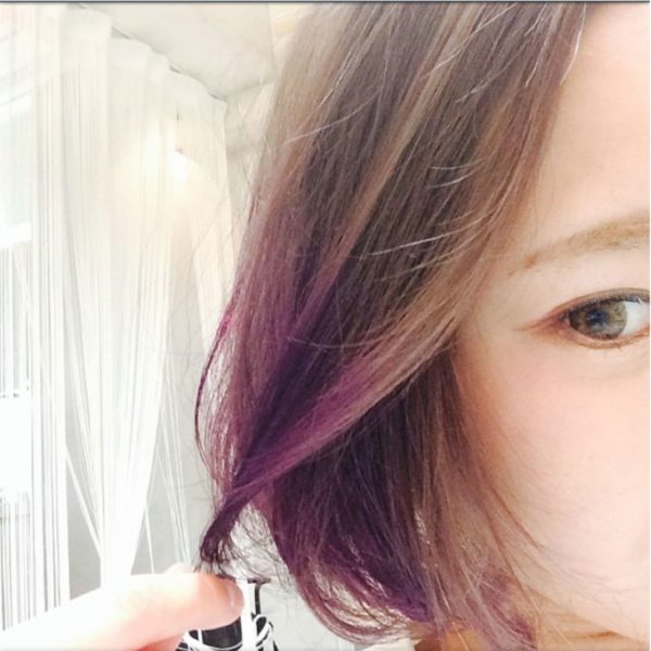 女性らしいボブヘアに、ピンクパープルのグラデーションカラーがなんとも色っぽいですね♡