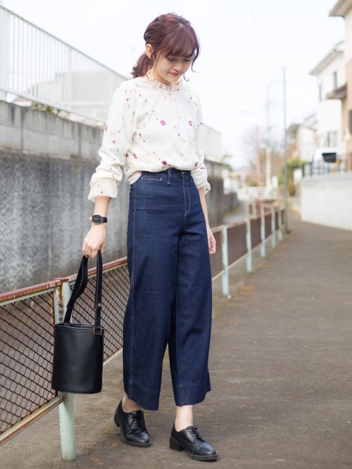 今年は刺繍の総柄も流行予想とされています。シンプルにデニムと合わせても質の高いオシャレさを感じます♪