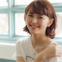 春だからスッキリ見せちゃう！耳かけヘアでオトナの抜け感スタイルに