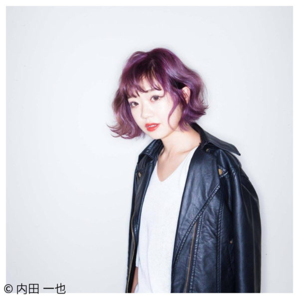 可愛いフワフワのボブヘアに暗めのパープルカラーで可愛いけどクールな感じに！ロックっぽいファッションにも合いますね！