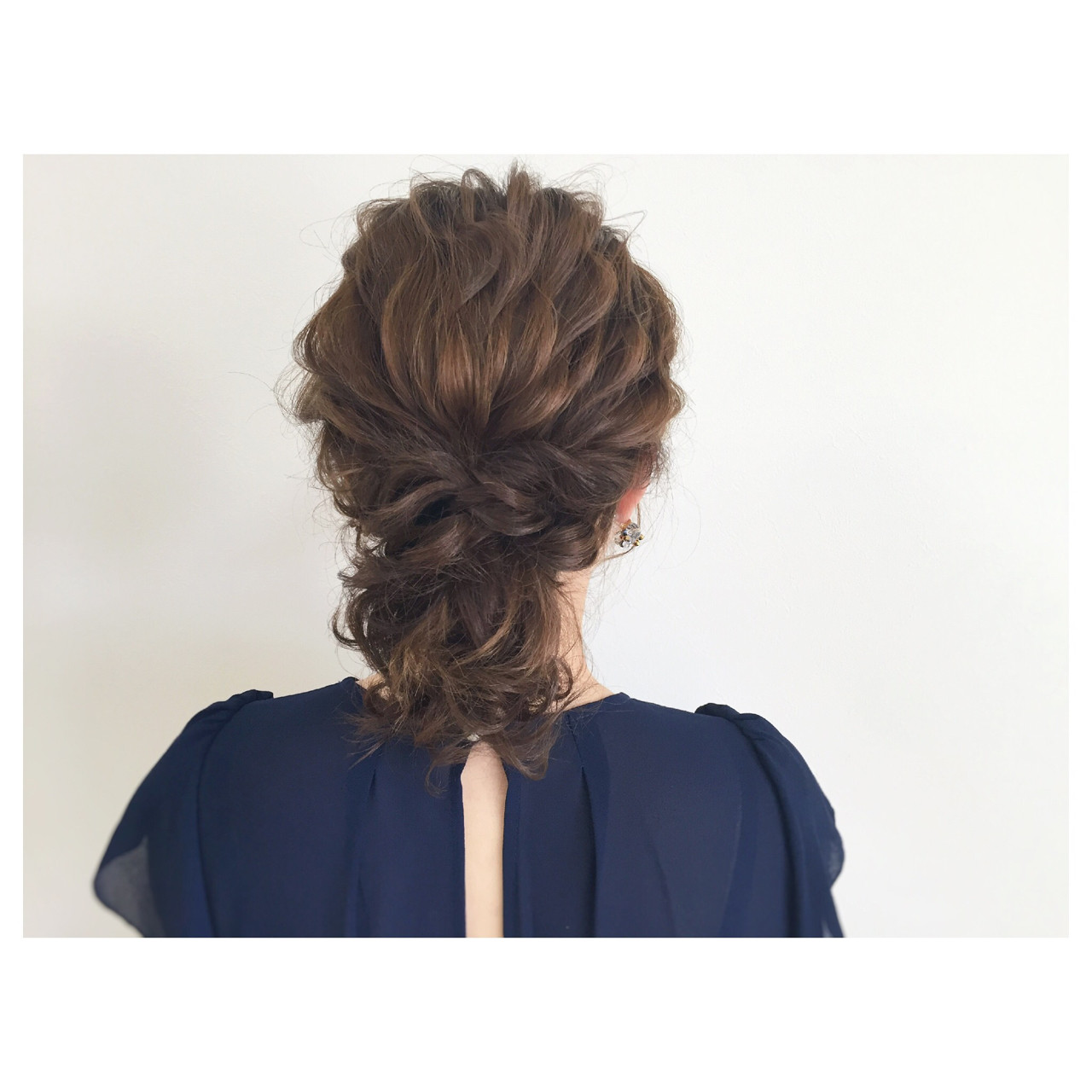 【シニヨン】ロングヘアアレンジ８