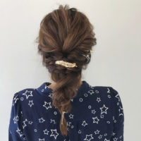 ヘアアクセサリーでいつものヘアスタイルに一味違う表情を♡