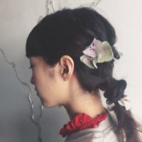 春は花が咲き誇る季節です！ヘアアクセサリー感覚で髪に花を飾りましょう♡