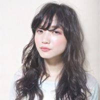 この春はウェーブのあるロングヘアで、軽やかに♪そして、女子力高めに♡