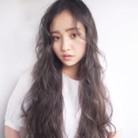 ウェーブの強いヘアはもう試した？夜桜デートにも映える魅力的大人っぽヘア♡