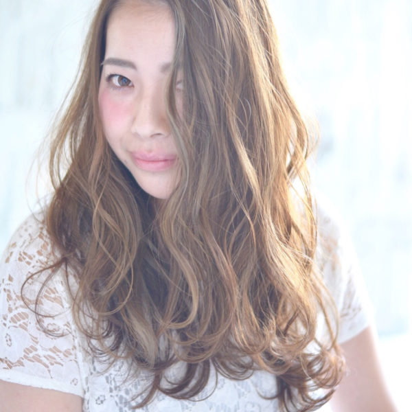 カラーもヘアスタイルも元気な印象！この春新しい環境に飛び込むにはうってつけ！ちょっとイメージを変えてみたいという方にオススメです♪