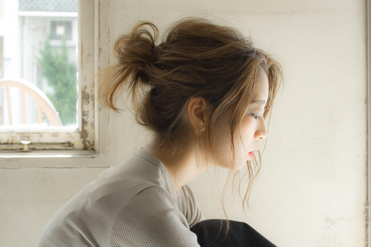 暖かくなったらアップスタイルがいい ゆるゆるお団子でリラックスタイム Folk 暖かくなったらアップスタイルがいい ゆるゆるお団子でリラックスタイム Folk