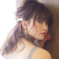 アクセントになるお洒落なバレッタを使った大人可愛いヘアアレンジ♡