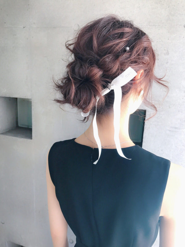 ロングヘアにおすすめのリボンを使ったアレンジ2