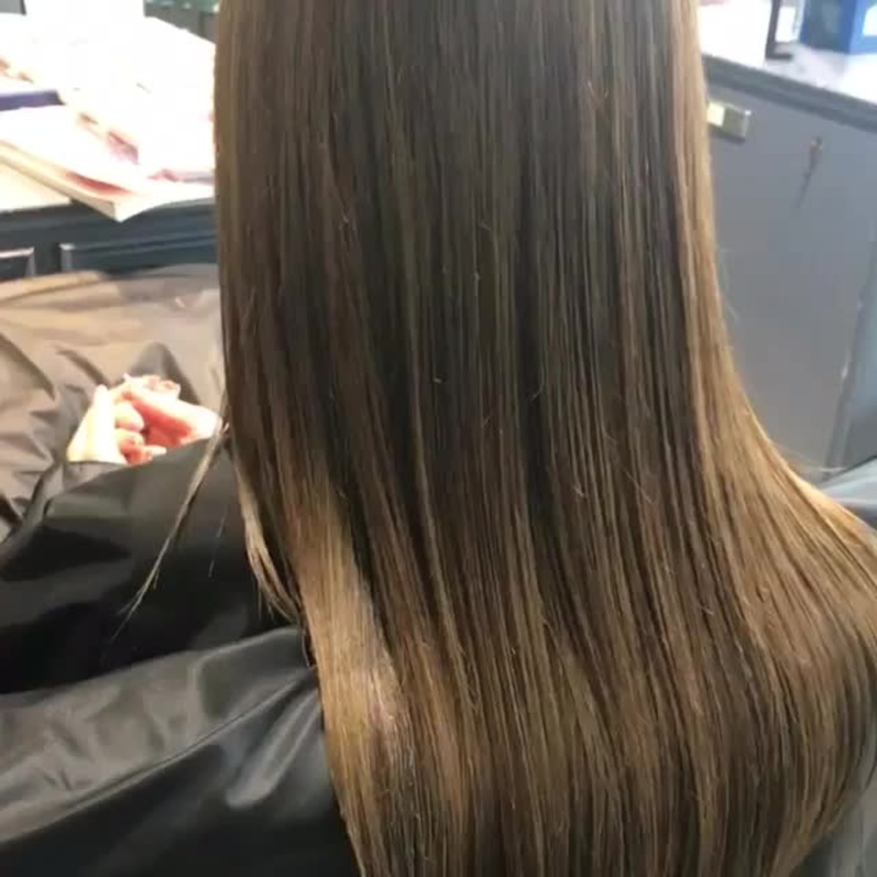 ロングの髪型！ストレートをヘアカラーでアレンジ6