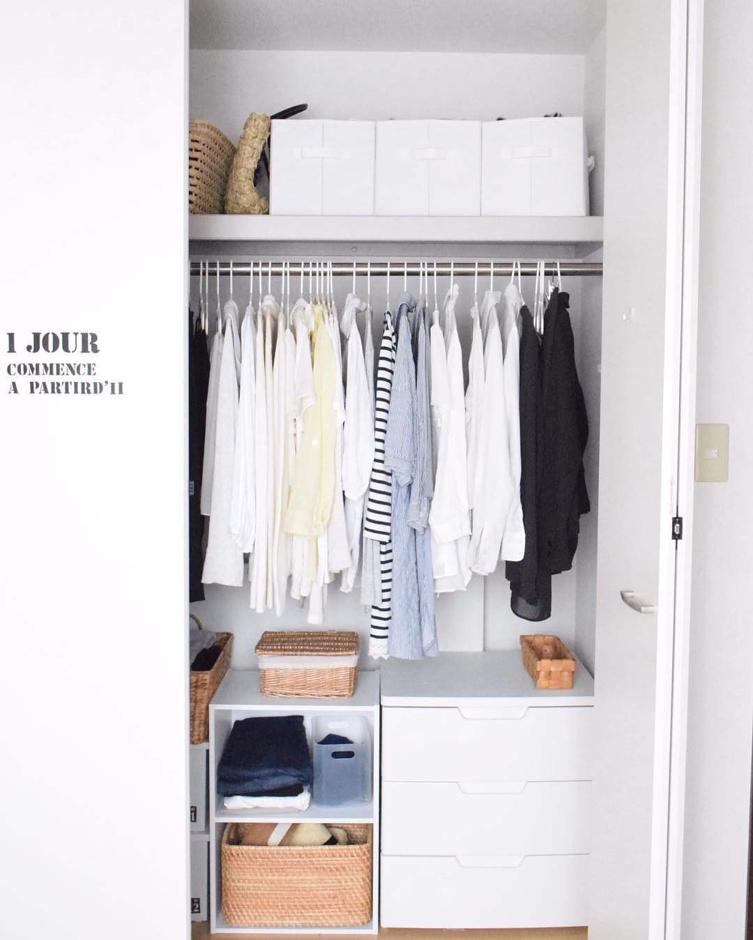 大切な衣服のクローゼット収納術 美しいスッキリ収納アイデアお見せします Folk