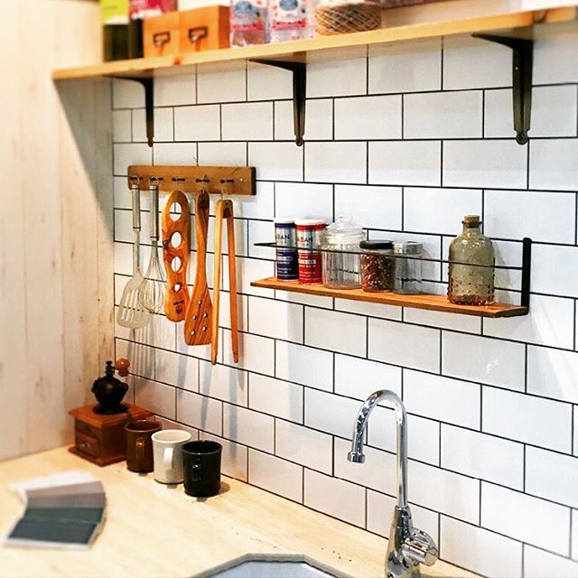 簡単手軽 Diyタイルシートで壁や雑貨をおしゃれに変身させよう Folk