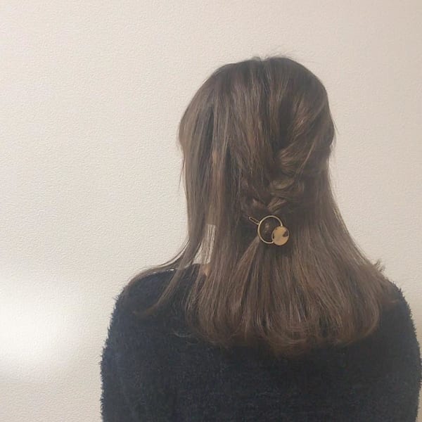 帽子をかぶっている際のヘアアレンジ特集26