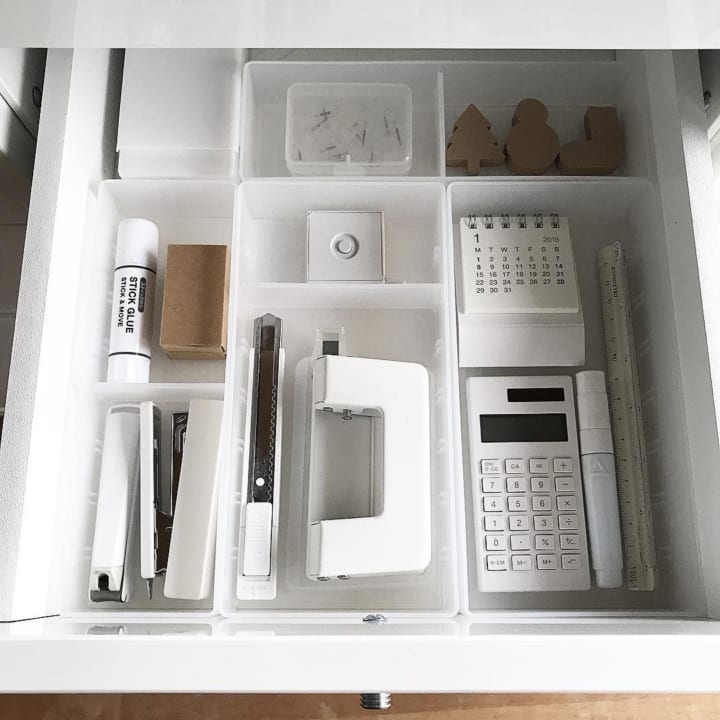 机の引き出し収納