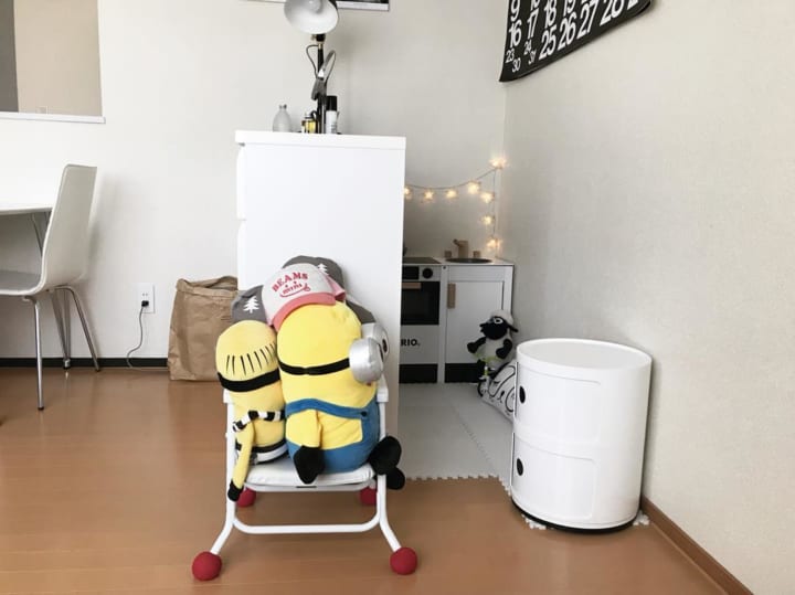 椅子に座らせて