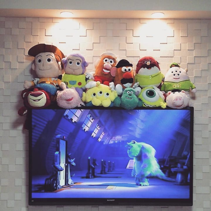 テレビの上に並べて