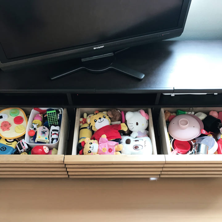 テレビ台の引き出しの中に