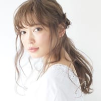 程よいラフさがポイント♪抜け感ヘアアレンジで大人可愛い雰囲気に！