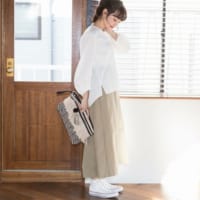 「パンツ×スニーカー」or「スカート×スニーカー」この春夏着たいのはどっち？