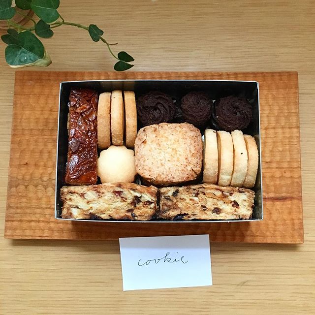 箱・ケースを使ったお菓子収納3