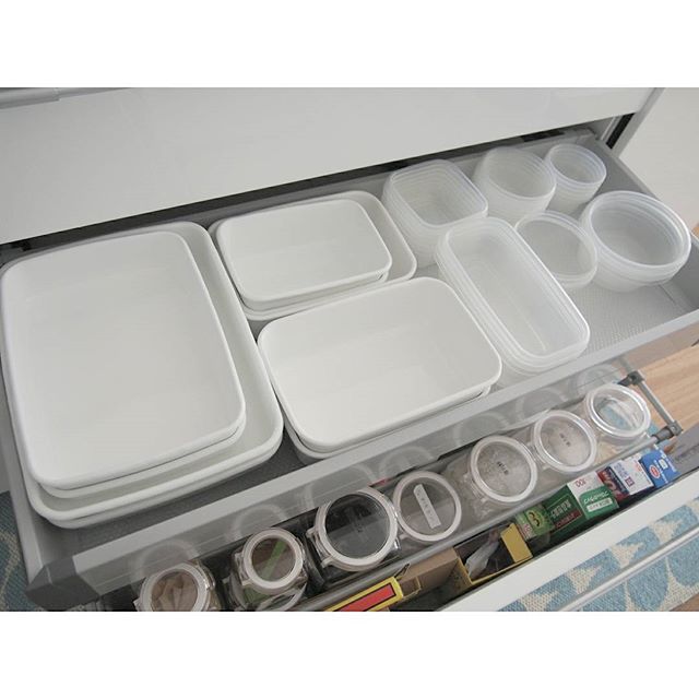 タッパー収納　引き出し１８