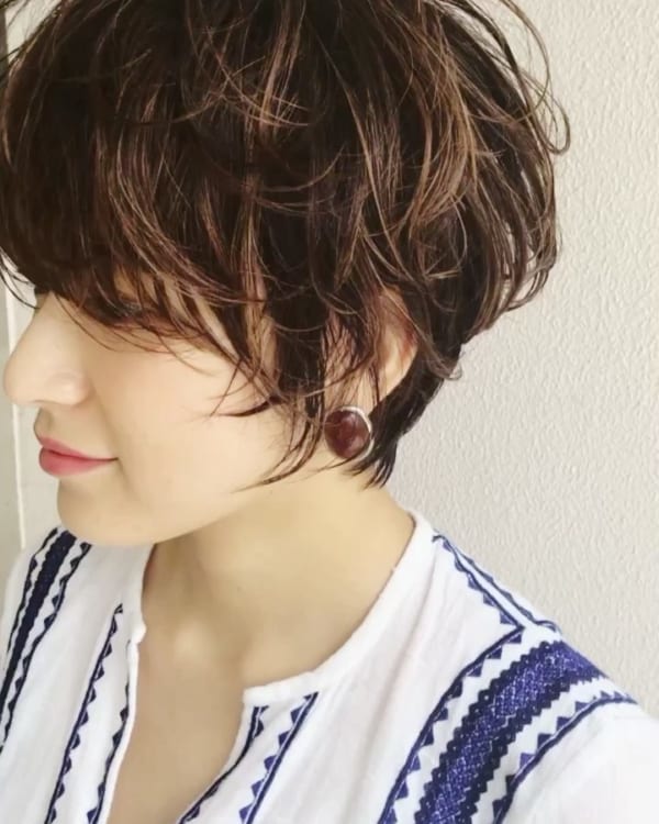 長い前髪を活かした魅力的なヘアスタイル２