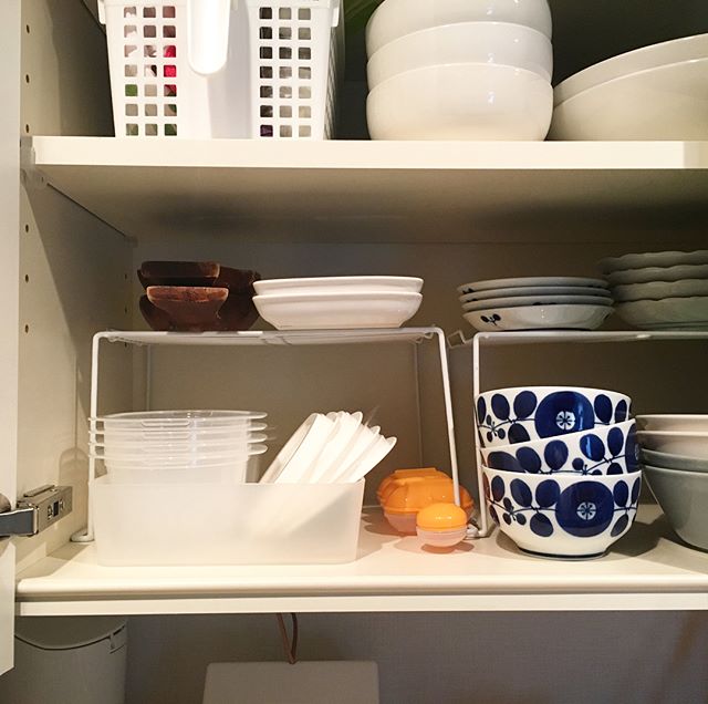タッパー収納　食器棚
