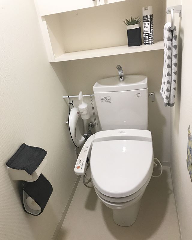 突っ張り棒　トイレ収納２