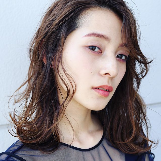 長めボブのおしゃれなヘアスタイル３４