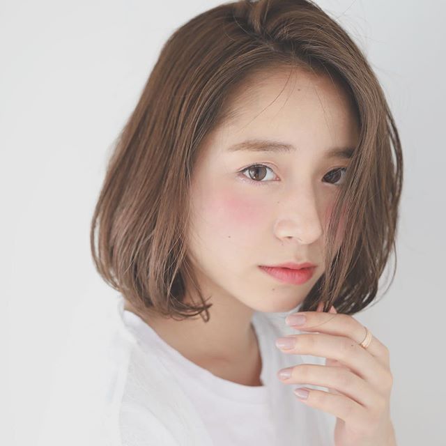 長めボブのおしゃれなヘアスタイル３３