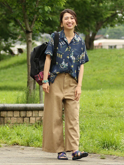 大人女子　フェスコーデ　シャツ