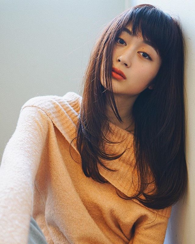 面長さんに似合うロングストレート