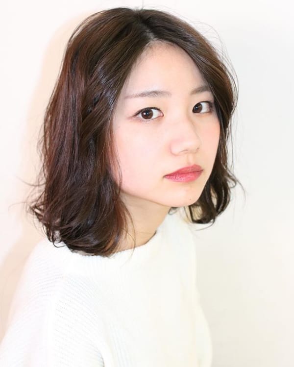 ボブヘアのセンター分け5