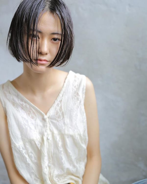 ショートヘアのセンター分け5