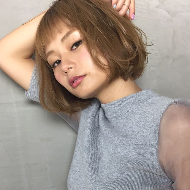 大人女性に合うボブヘアのオン眉7