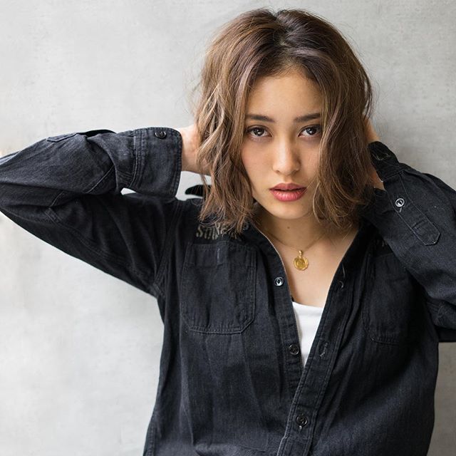 おでこ出しヘアスタイル7