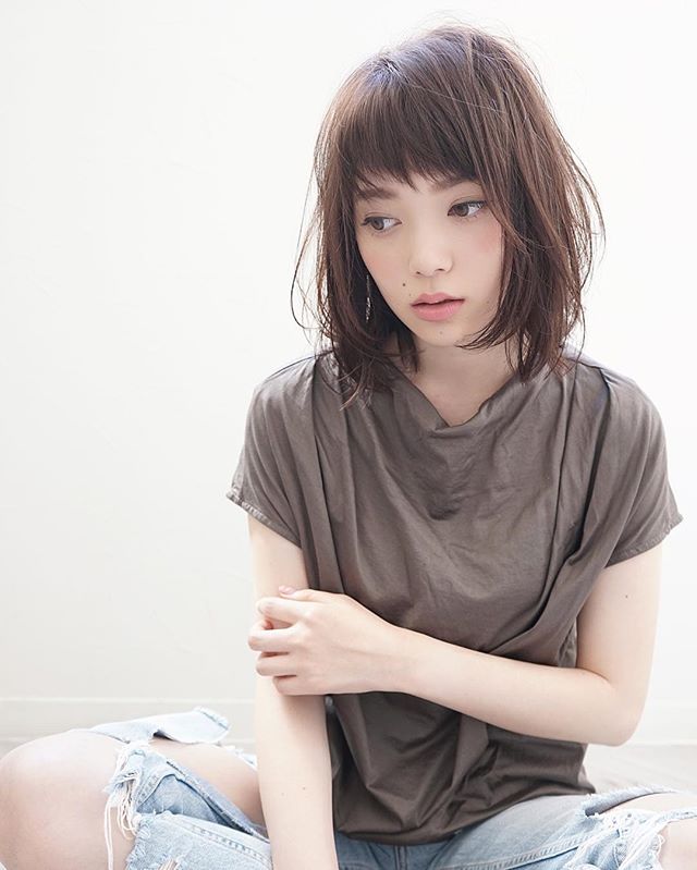 ミディアムの無造作ヘアスタイル2