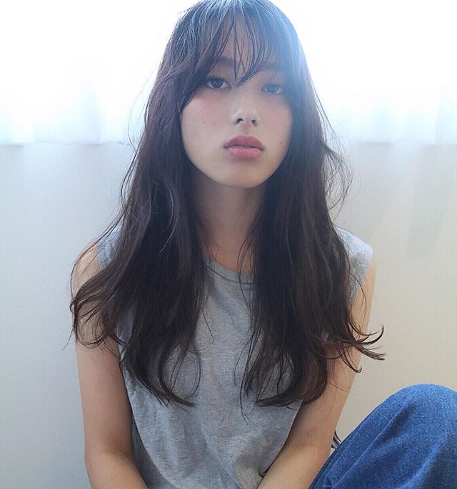 ロングの無造作ヘアスタイル