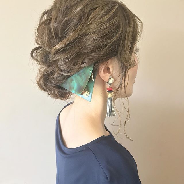 ヘアバレッタでアクセントをきかせて5