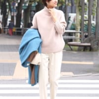 女っぽコーデが簡単に仕上がる！「白パンツ」の着こなしをチェック♡