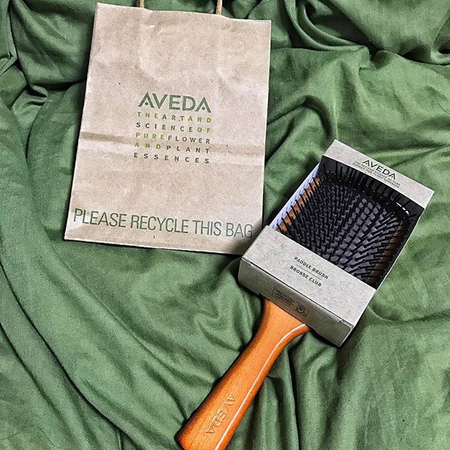 AVEDA パドルブラシ