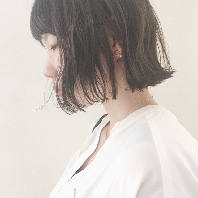 色白に見せるヘアカラー ダークアッシュ2