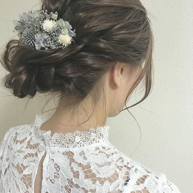 ドレスに合わせたいイマドキヘアアレンジ3