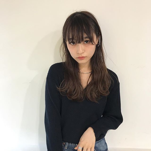 長い前髪を活かした魅力的なヘアスタイル３１