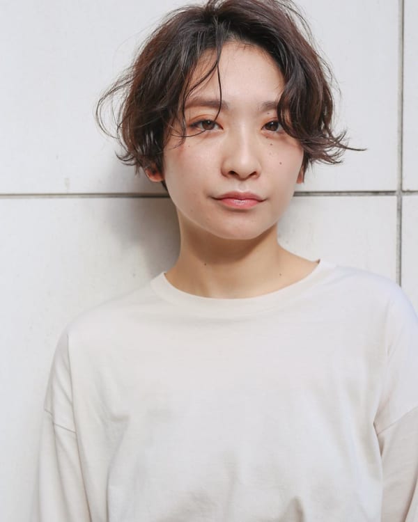 ショートヘアのセンター分け12