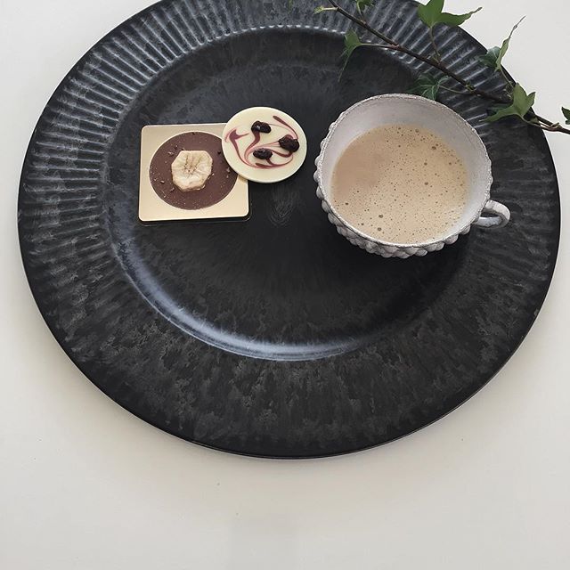 黒いデコレーショントレイ×チョコレート×コーヒー