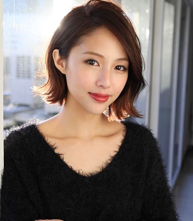 おでこ出しヘアスタイル 大人かわいい4