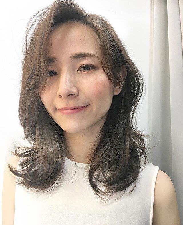 前髪なしの大人カッコいいヘアスタイルで可愛いを卒業10