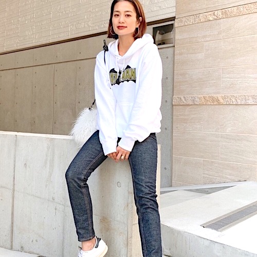 使えるのはどっち 黒パーカー 白パーカー のおしゃれさんコーデ15選 Folk