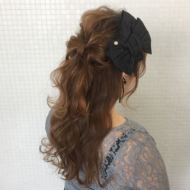 春の結婚式のお呼ばれヘアアレンジ４